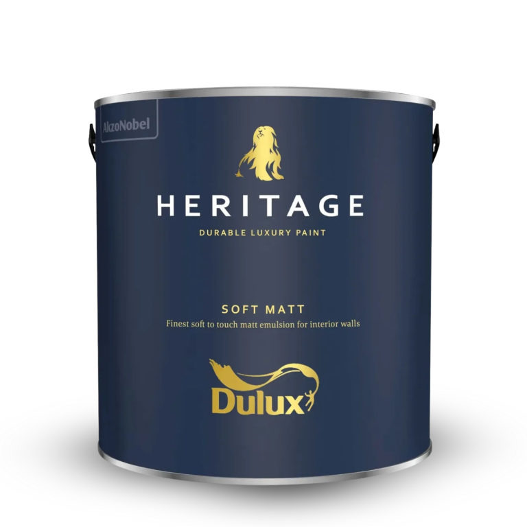 Dulux Heritage Matt فاخر، بلمسة مطفية أنيقة، توحي بجودة عالية وعمق لوني مميز، مثالية للجدران الداخلية مع حماية ضد البكتيريا والعفن.